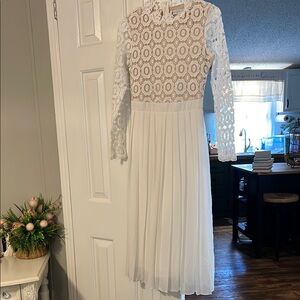 Ivy City Co Cream and White Lace Dress